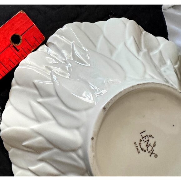 Lenox Sunflower Ceramic Serving Bowl Ivory White Textured 8-Inch Diameter Porcel - Picture 4 of 6